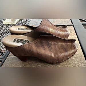 NWOT‎ Salpy Megan Clog - Size 7.5